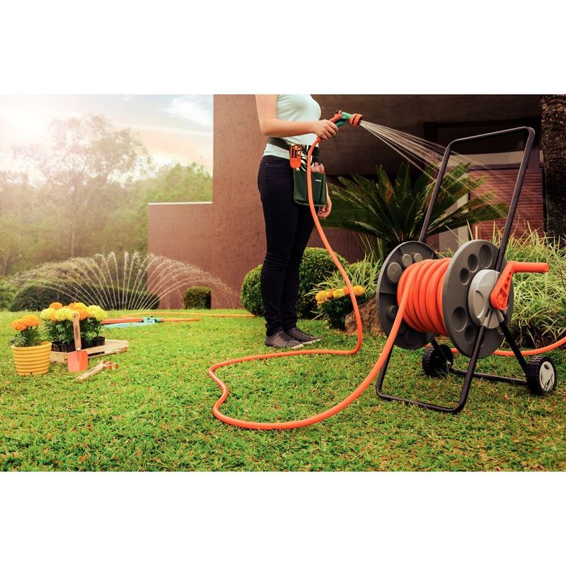Mangueira_Jardim_Multi_Com_Engates_10m_Laranja_Tramontina_103483103jpg