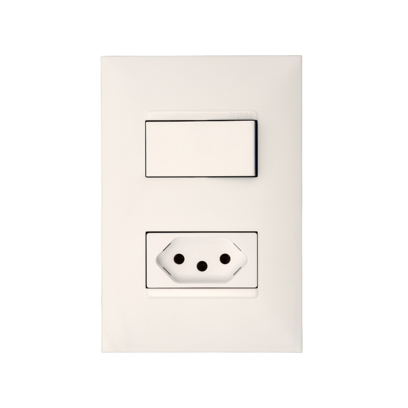 Conjunto_Interruptor_Plus_SimplesTomada_2pT_4x2_10a_Branco_Legrand_103293103png
