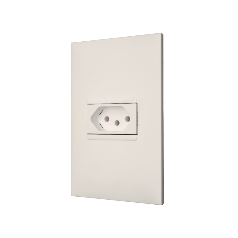 Conjunto_Tomada_Plus_2pT_4x2_10a_Branco_Legrand_103292903png