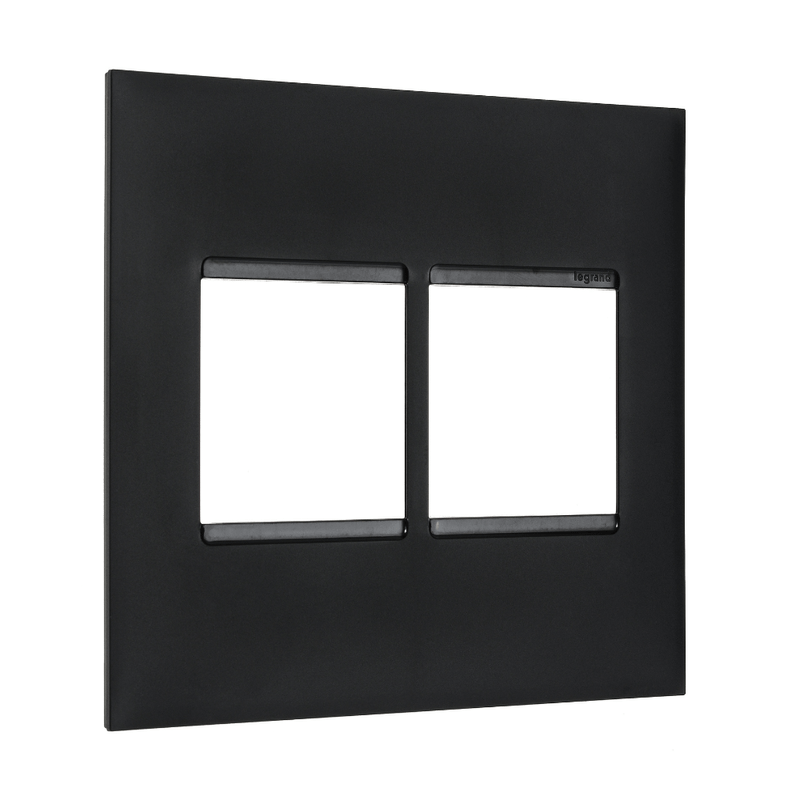 Placa_Plus_22_Postos_4x4_Preto_Legrand_102456103png