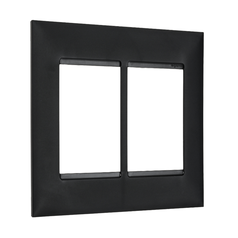 Placa_Plus_33_Postos_4x4_Preto_Legrand_102456302png