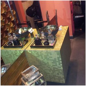 Pastilha Adesiva Metal 30.5x30.5 Escovado Dourado Fosco Al200 Glass Mosaic