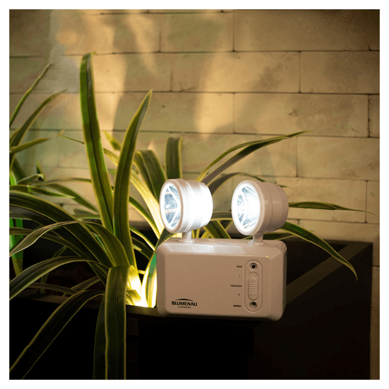 Luminria_De_Emergncia_Led_2_Faris_3w_6500k_Blumenau_104432603png